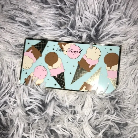 Too Faced Triple Scoop Highlighting Palette - Picture 4 of 11